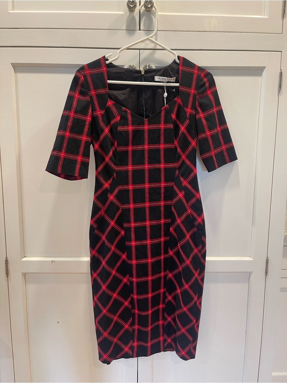 Trina Turk Chiyah Plaid Sheath Dress Red Black Size 0 MSRP $348